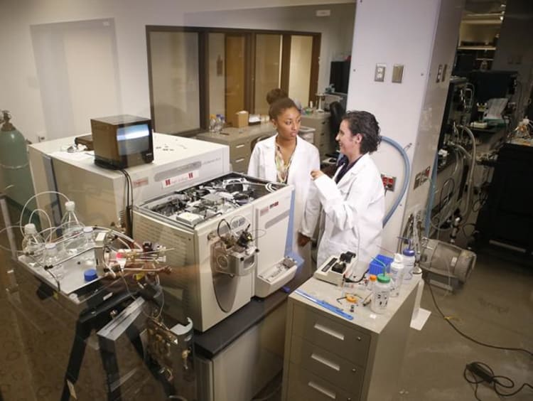 Two tech people in a lab