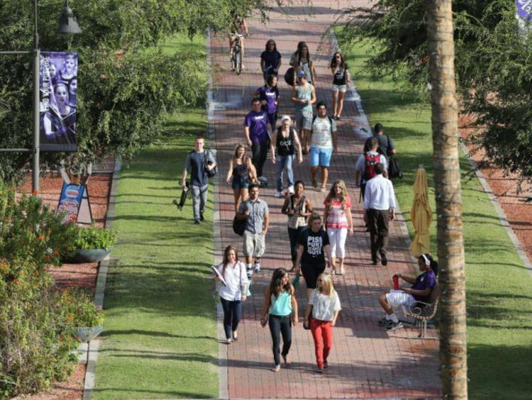 GCU students walking on campus