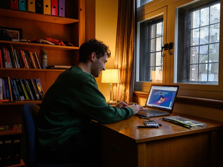 Student earning an online degree