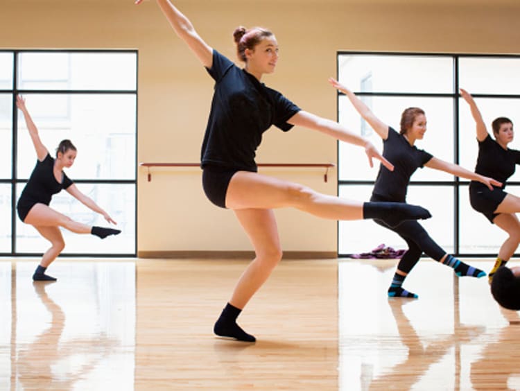 dance students learning to improve dance technique