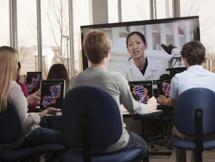 Students using virtual educational technology