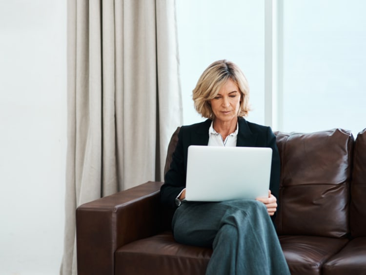A woman earning her PhD in Psychology online