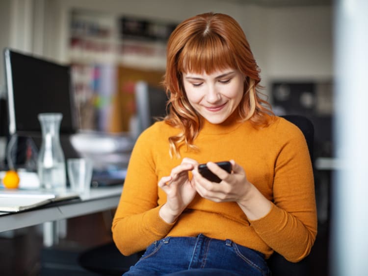 Student working an online job