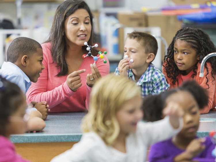 a teacher performing a stem based learning activity with her students