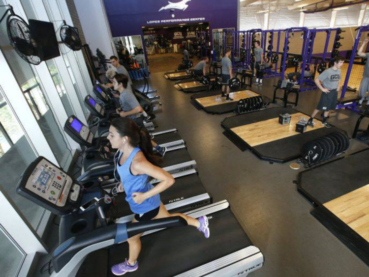 people running on treadmills