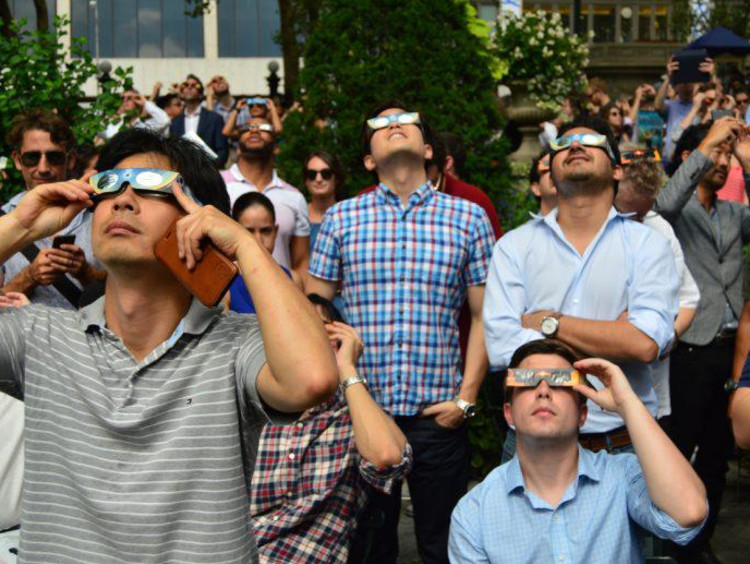 people looking at the eclipse