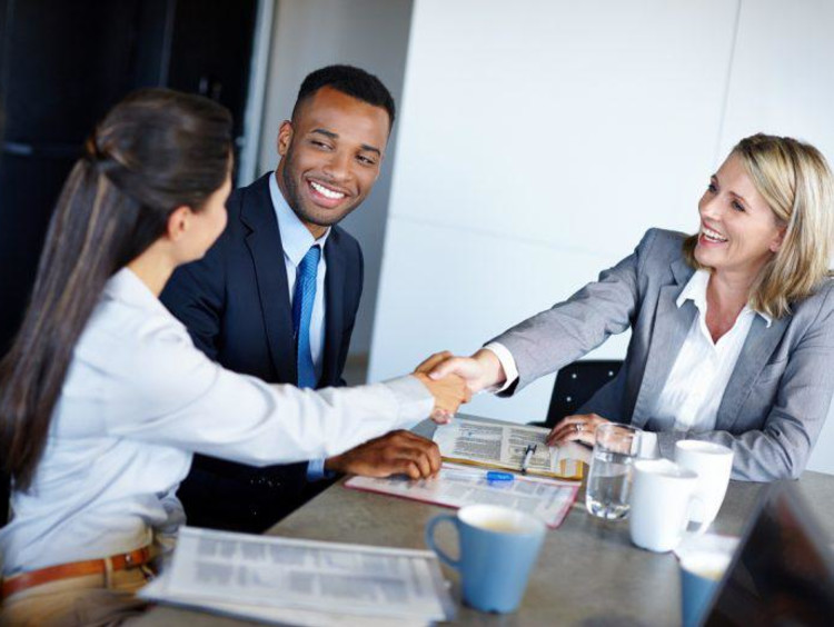 HR manager greets new employee in a team meeting