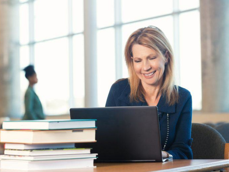 Adult woman accesses the Doctoral Community Network online
