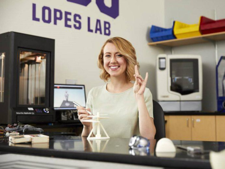 Gabriela Calhoun in the Lopes Lab