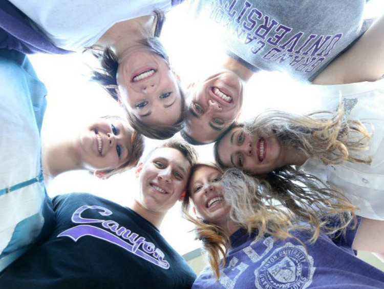 A group of GCU students huddling together