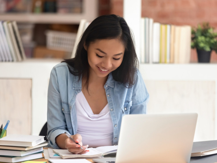 journalism student doing research