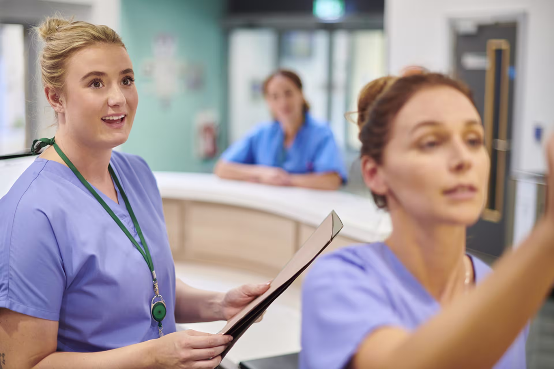 charge nurse assigns nurses to beds on board with student watching