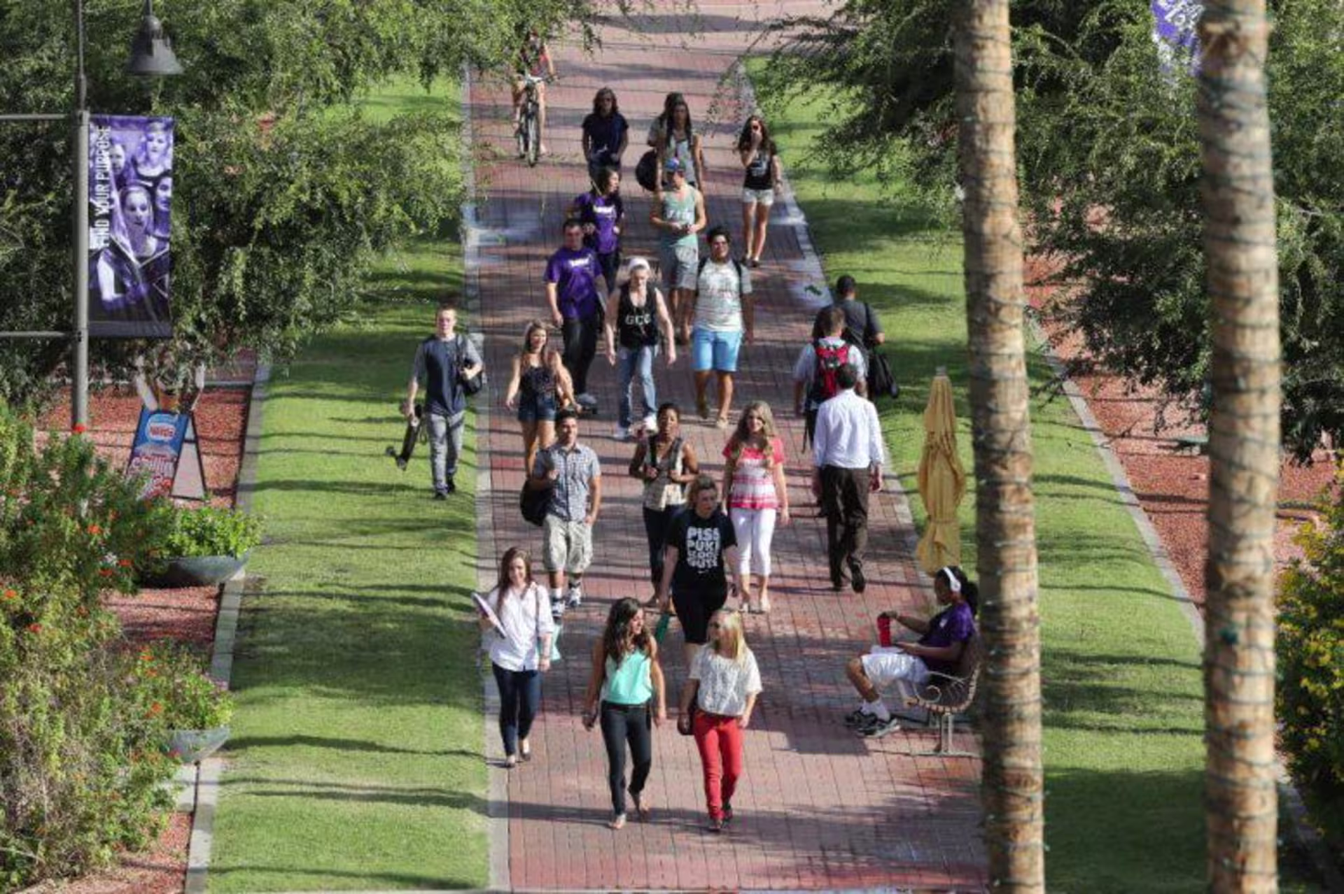 GCU students walking on campus