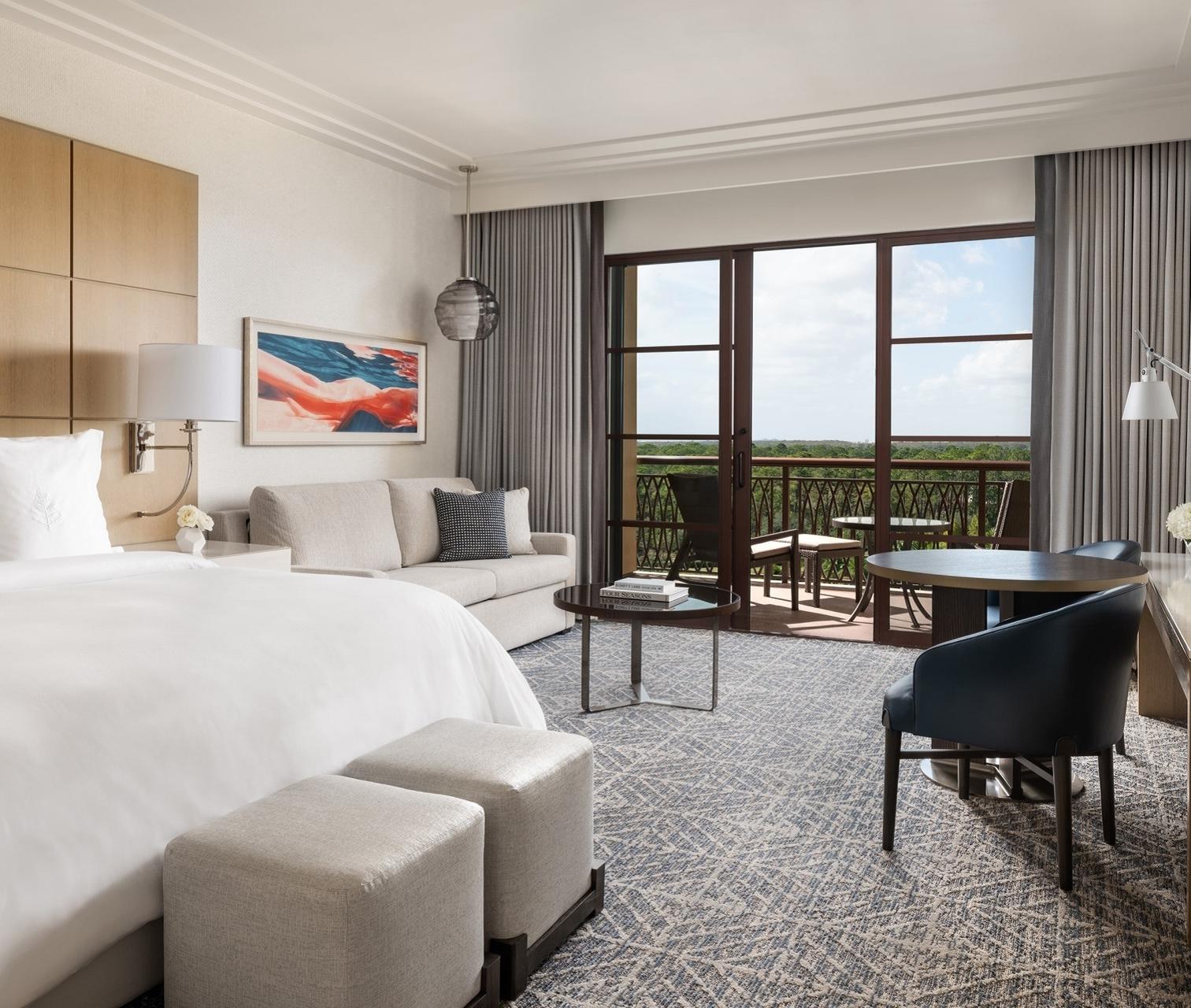 Golden Oak View Room