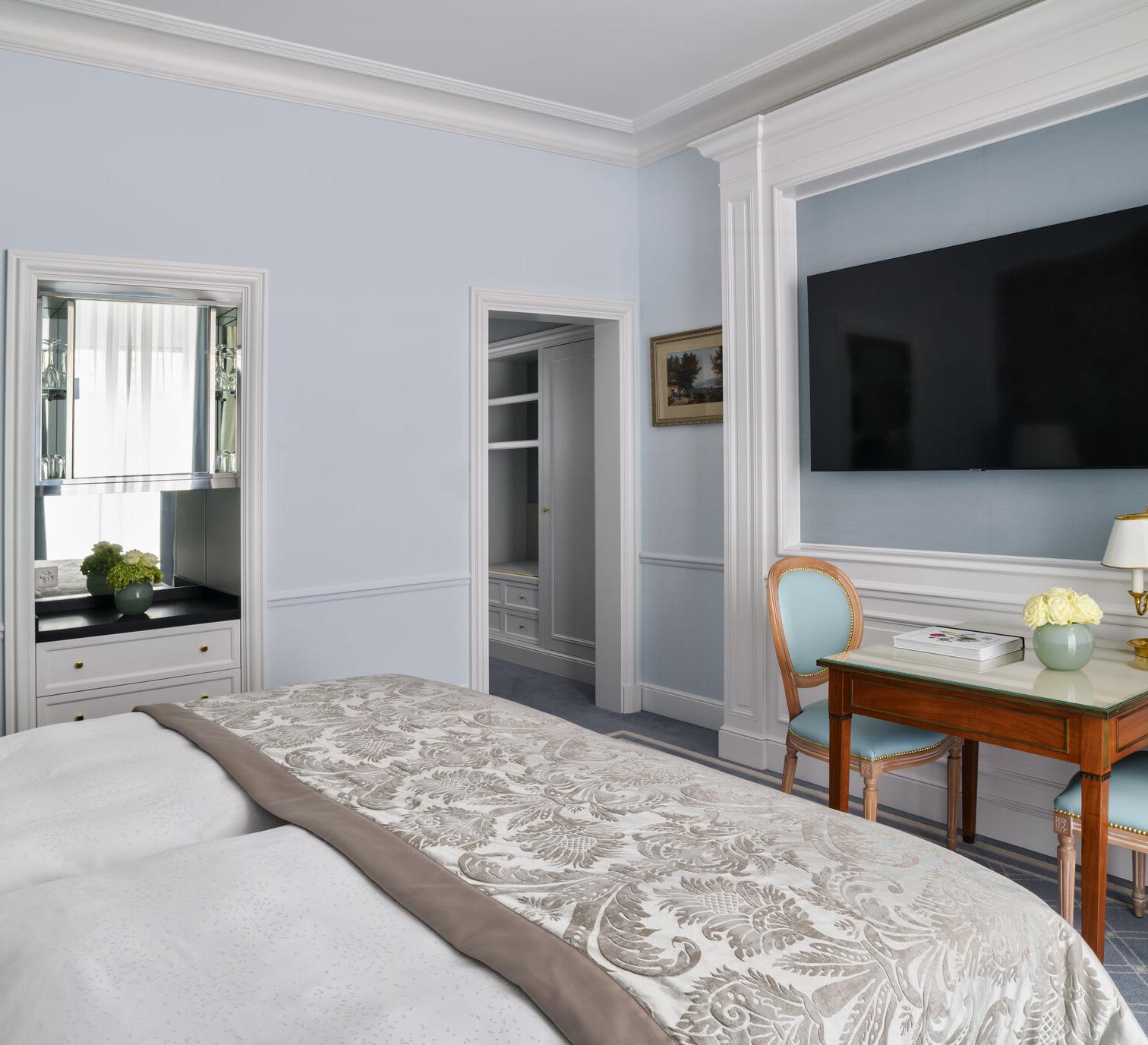 Superior Room Garden and City View