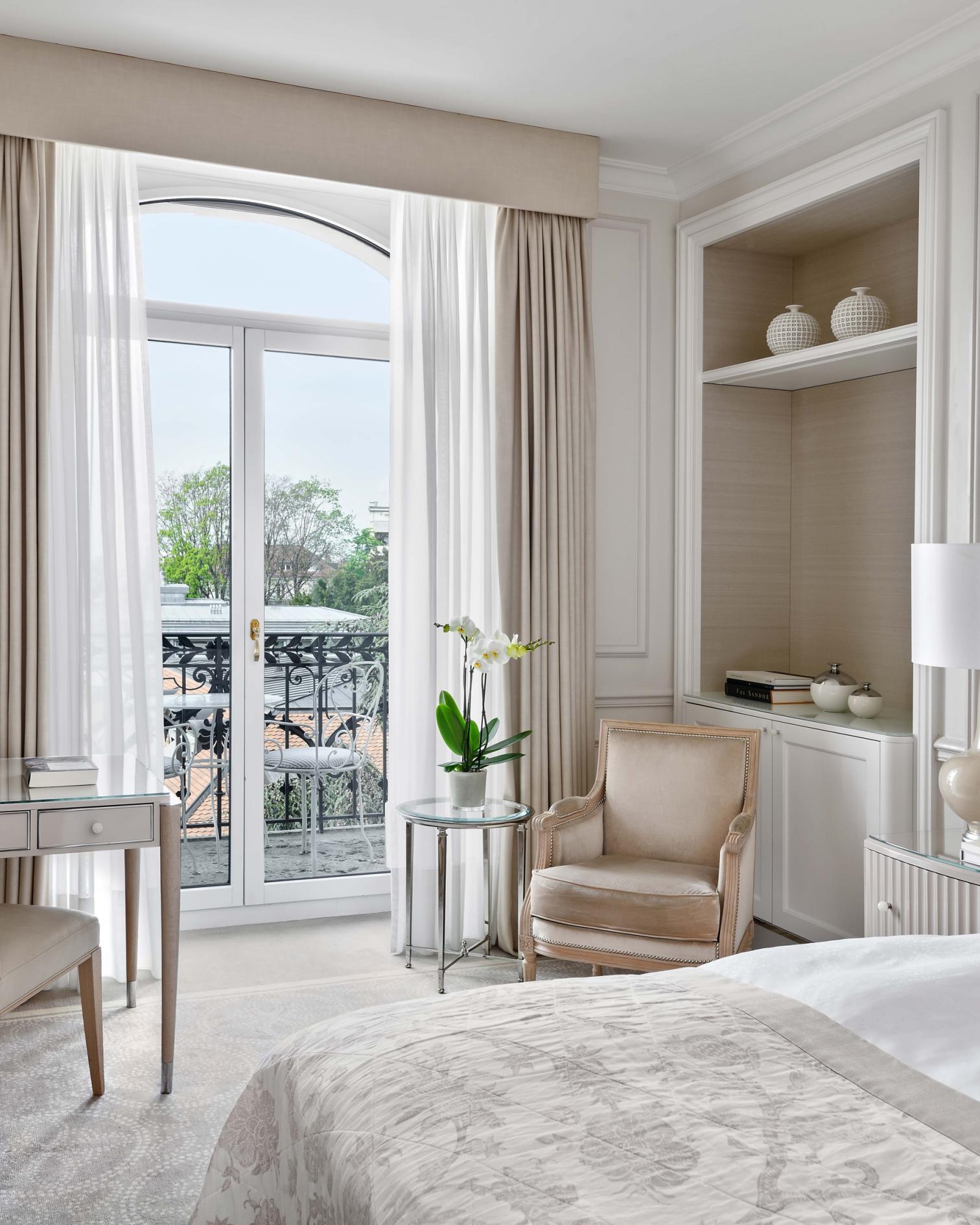 Superior Ouchy Room with partial lakeview pier