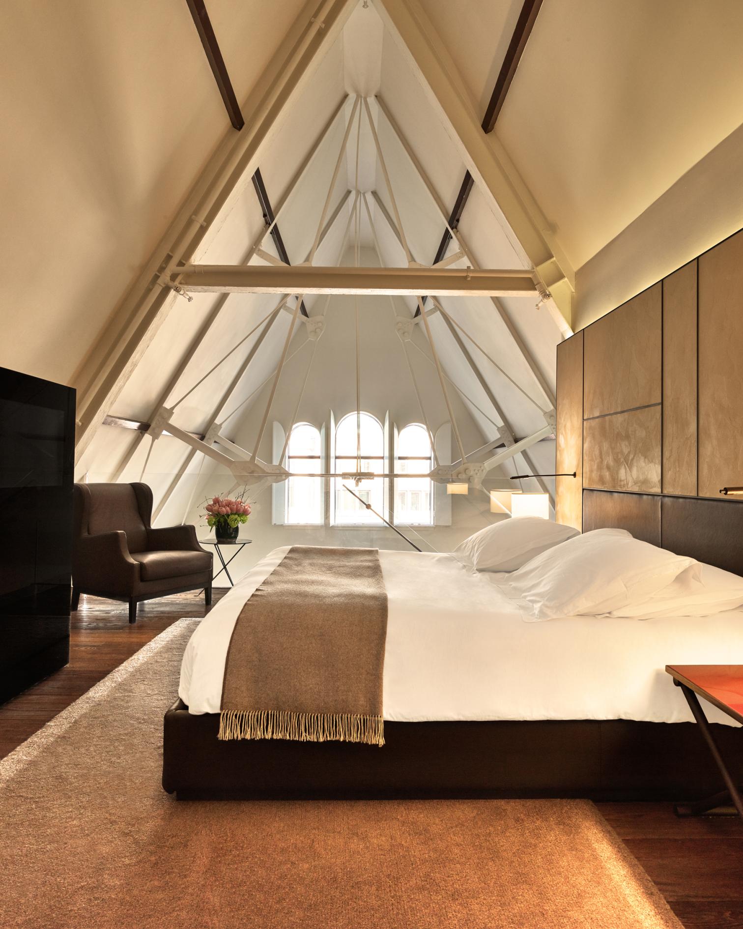 One-Bedroom Suite with Balcony
