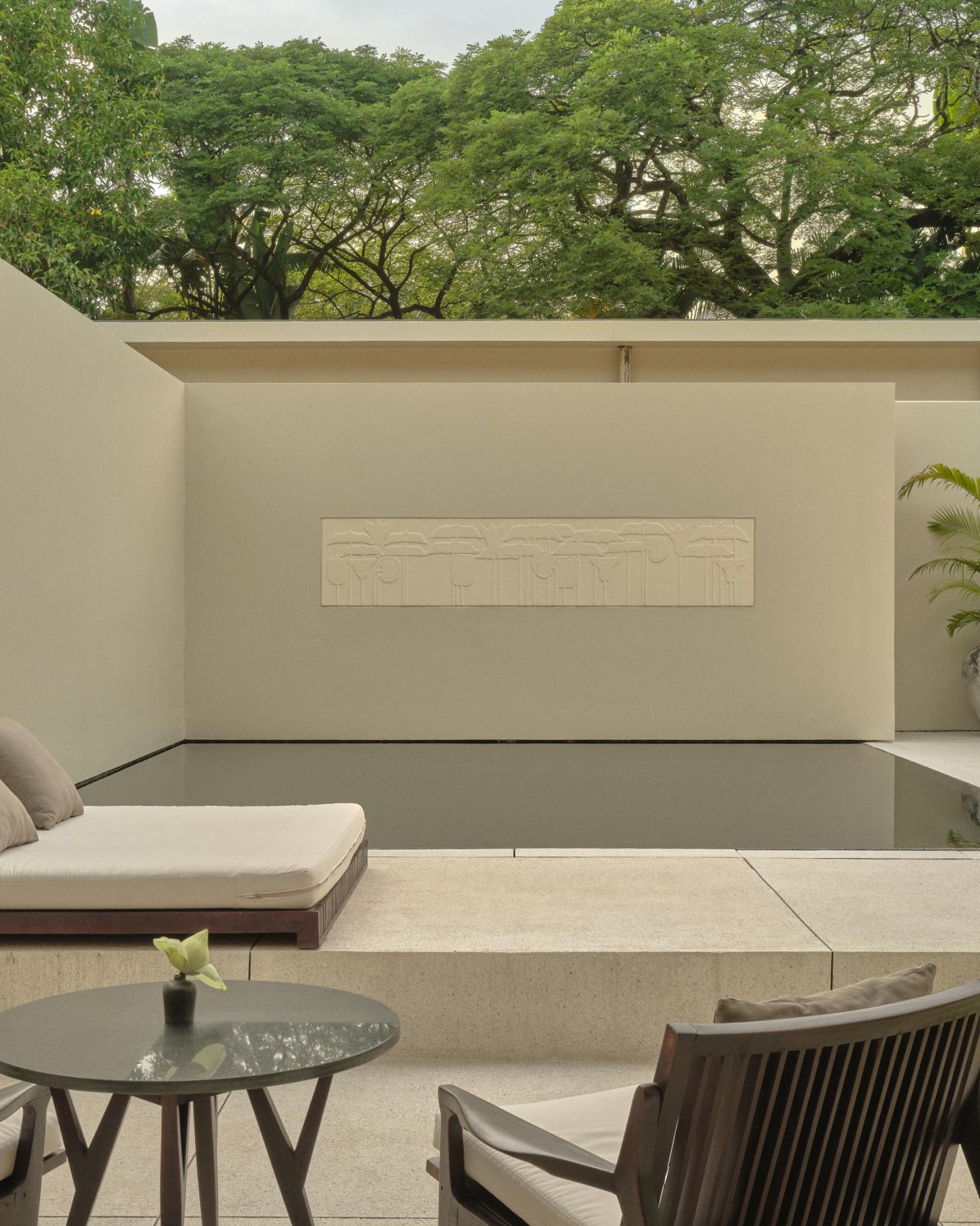 Pool Suites
