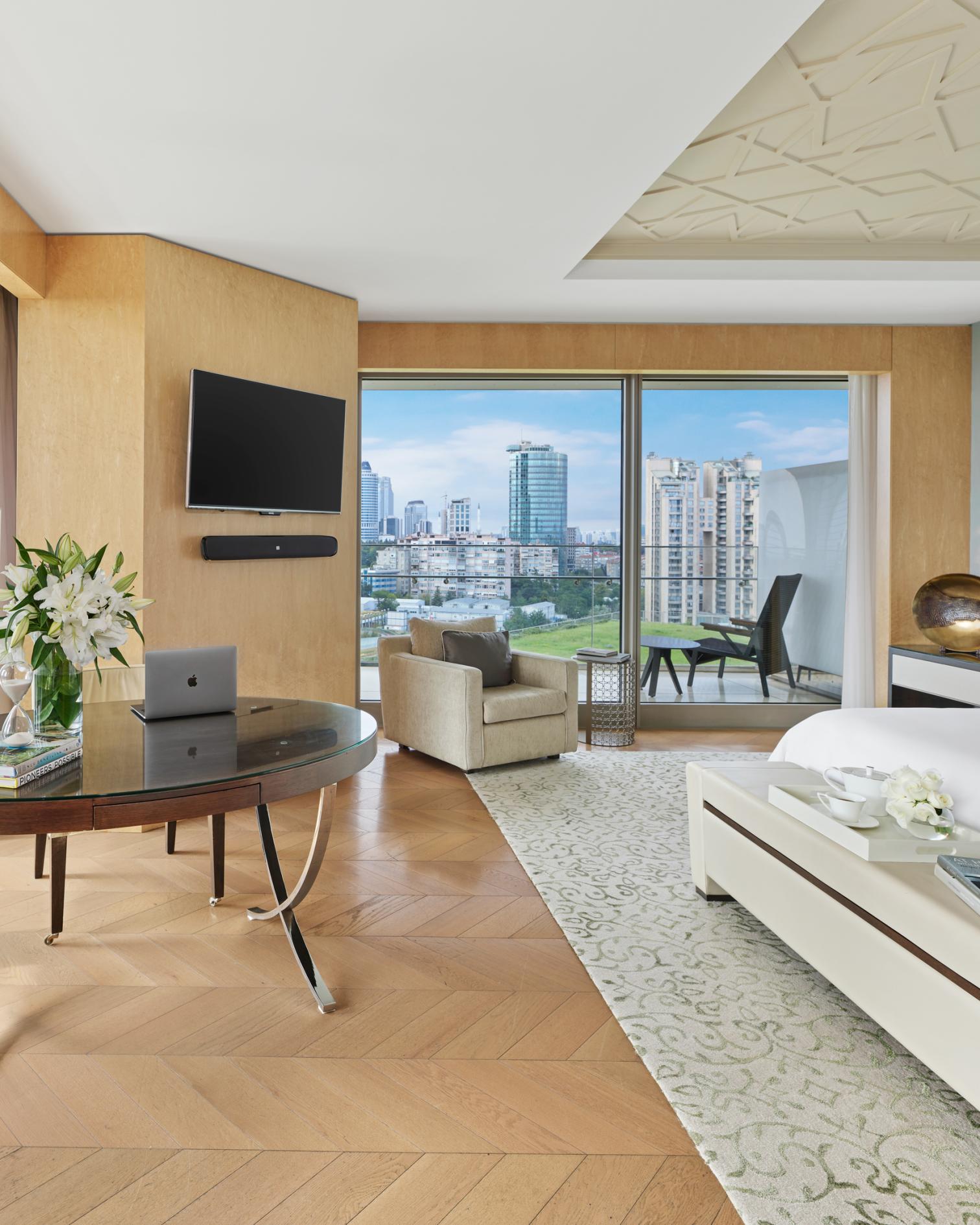 Corner Premier Room