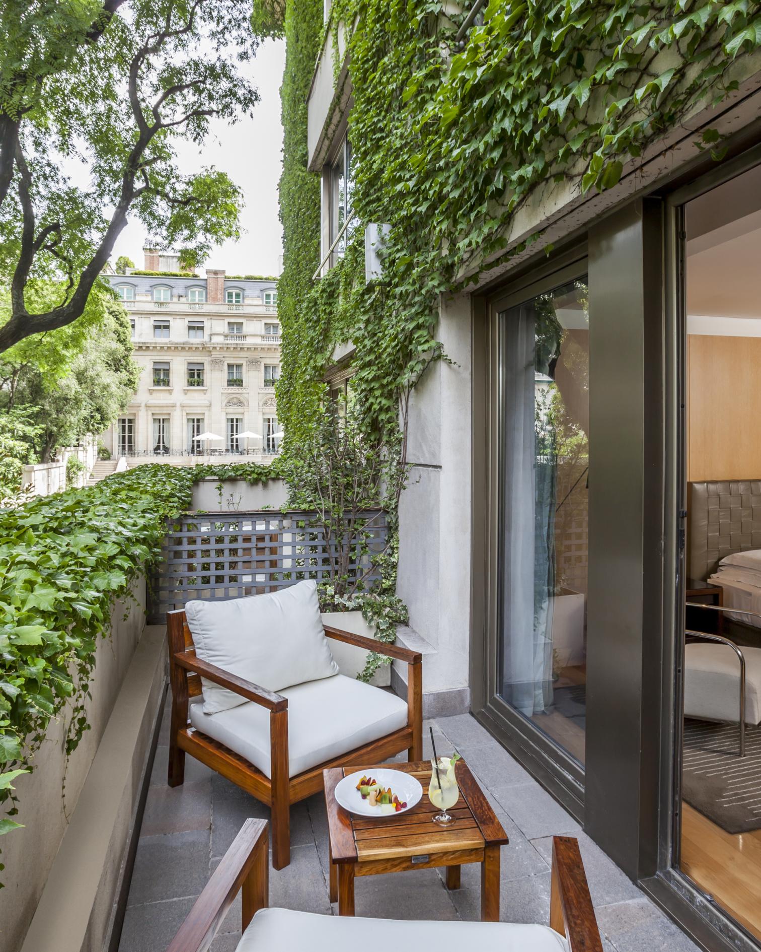 1 King Bed with Balcony Deluxe