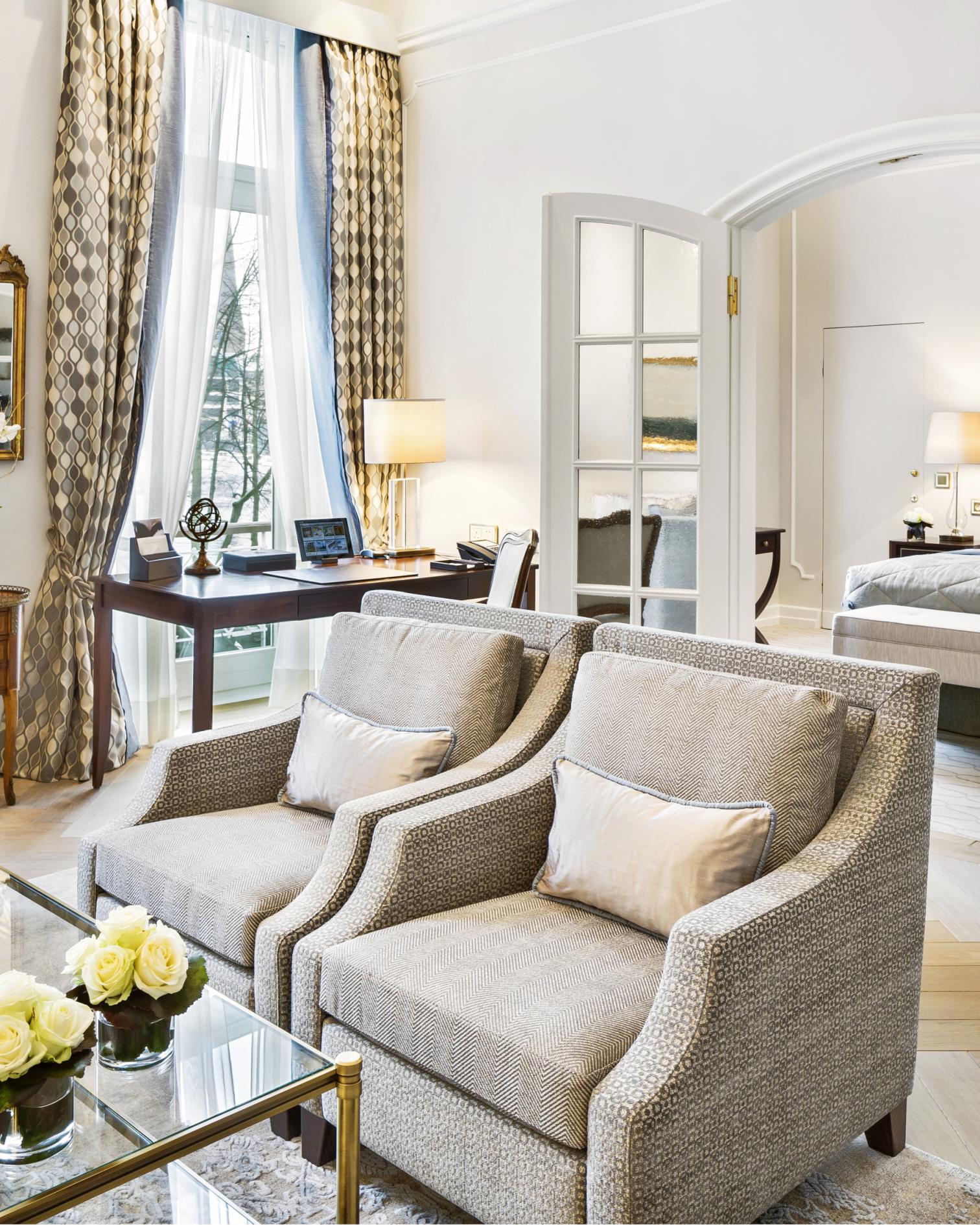 Celebrity One Bedroom Suite Lake View King