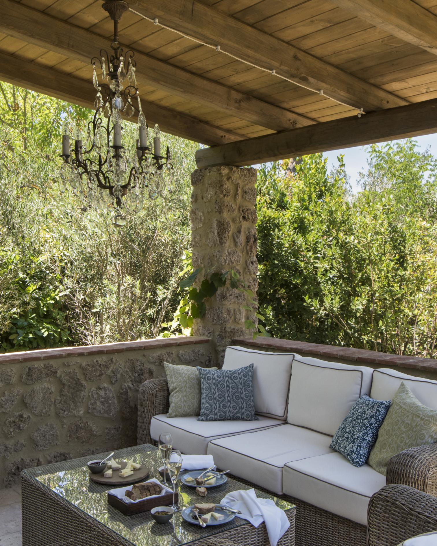 Dea Feronia Garden Suite