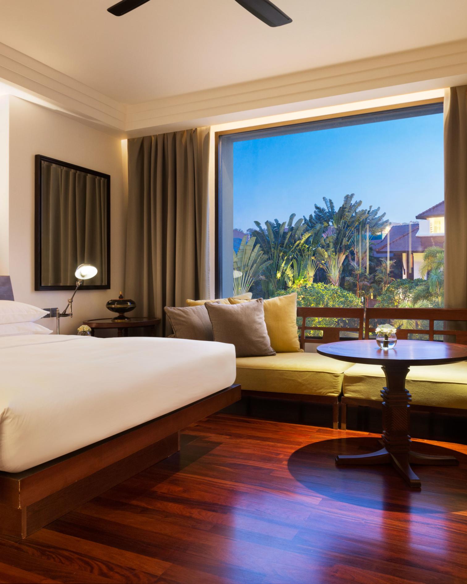 One King Bed with Garden View