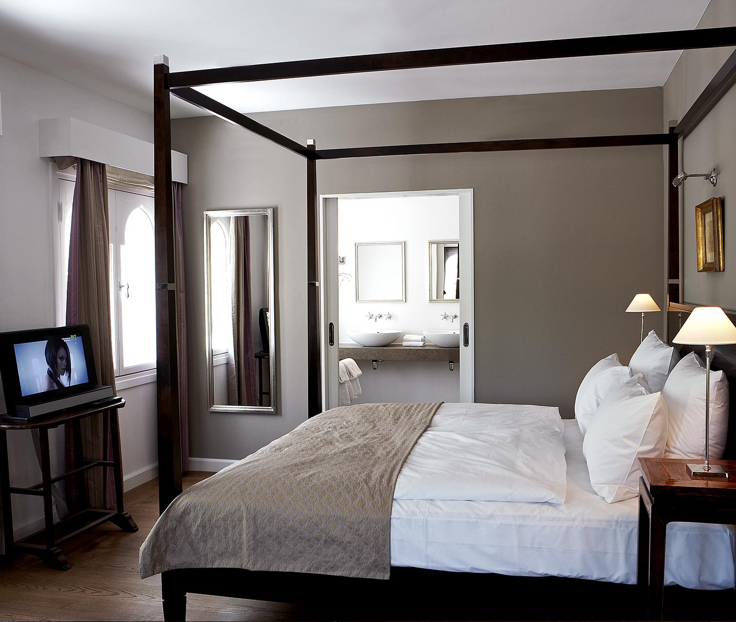 Corner Suite