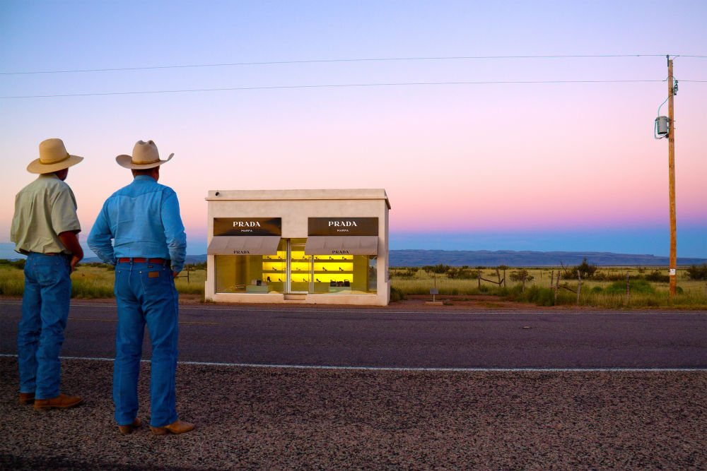 Cadre prada  Prada marfa, Prada, Découvrir