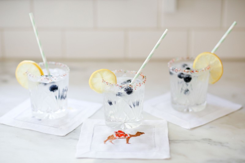 Sprinkled & sparkling blueberry lemonade cocktails