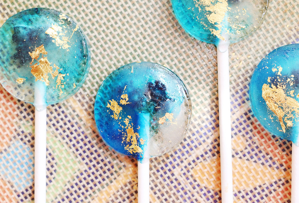 Get the recipe for these dreamy Bora Bora inspired lollipops by Nutmeg & Honeybee