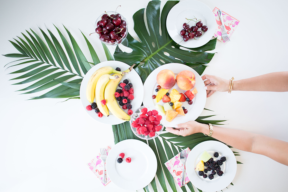 How to Decorate with Palm Leaves: Tablescape