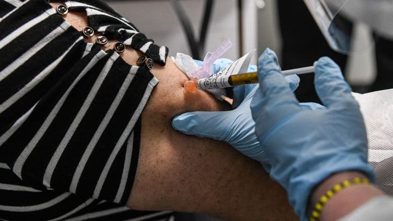 Cronograma de vacinação da covid-19 para idosos de Caldas Novas
