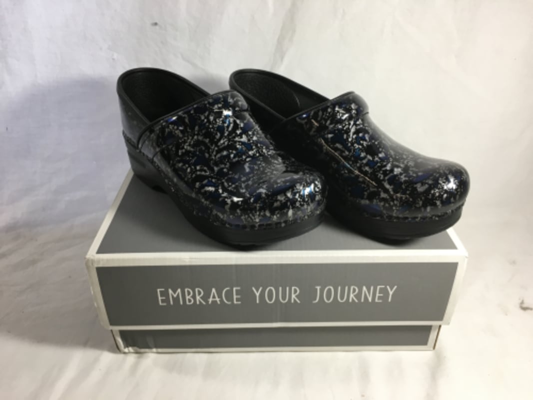 Dansko cosmic patent top