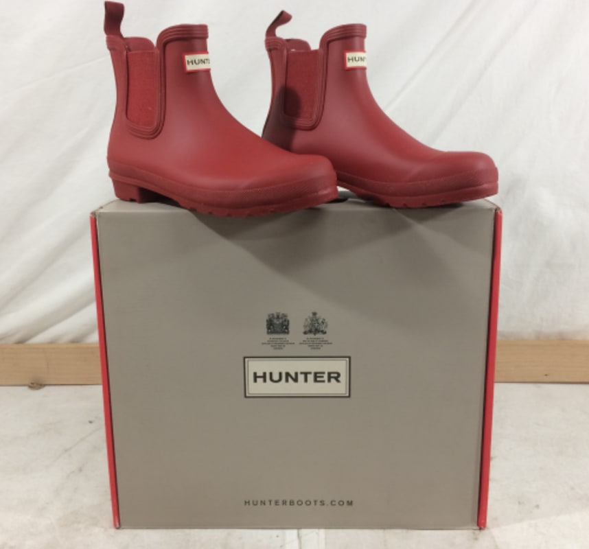 Hunter Original Women's Chelsea Boots | Great Lakes Outpost