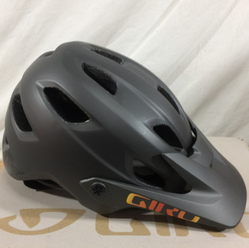 Giro chronicle matte metallic coal 2025