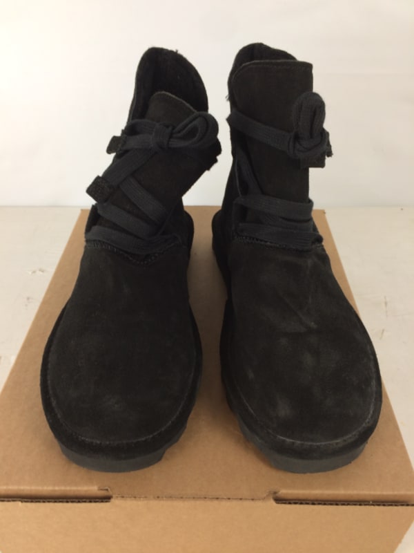 Zora bearpaw discount
