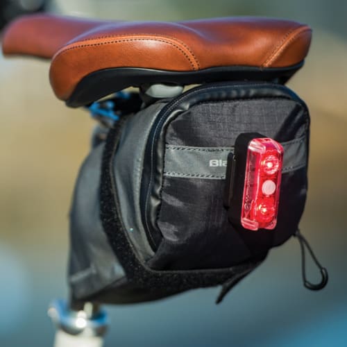 BLAC7096320-blackburn-grid-large-seat-bag-lifestyle