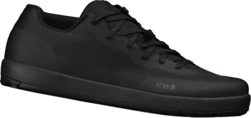 FIZIF2023400-fizik-gravita-versor-black-shoes-1-freeride-flat_1