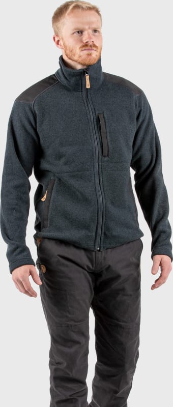 FJALF81328020999L-buck_fleece_m_81328-555_c_model_fjr