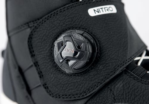 NITRN848716001M9-848716-001_Venture-TLS-Step-On_Black_Detail-4