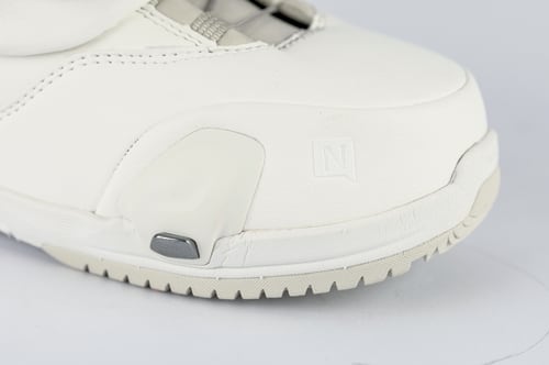 NITRN848721002W10-848721-002_Cave-TLS-Step-On_White_Detail-8