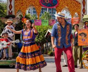 Celebrate Día de los Muertos at Disneyland® Plaza de La Familia 2025