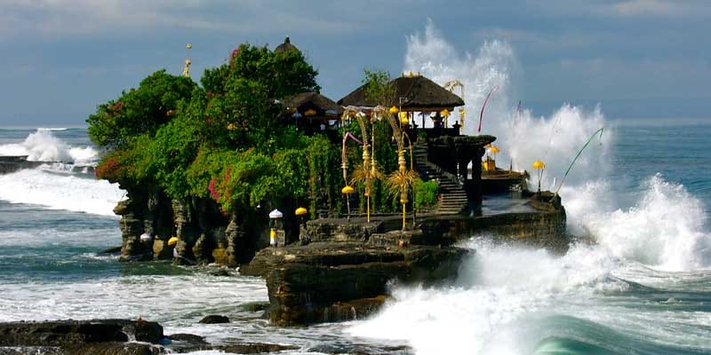 Day 2 - Luxury / Experience

This Valentine’s Day, don’t just celebrate love—experience it ✨
Create unforgettable moments with your special someone 💑💎 Itinerary