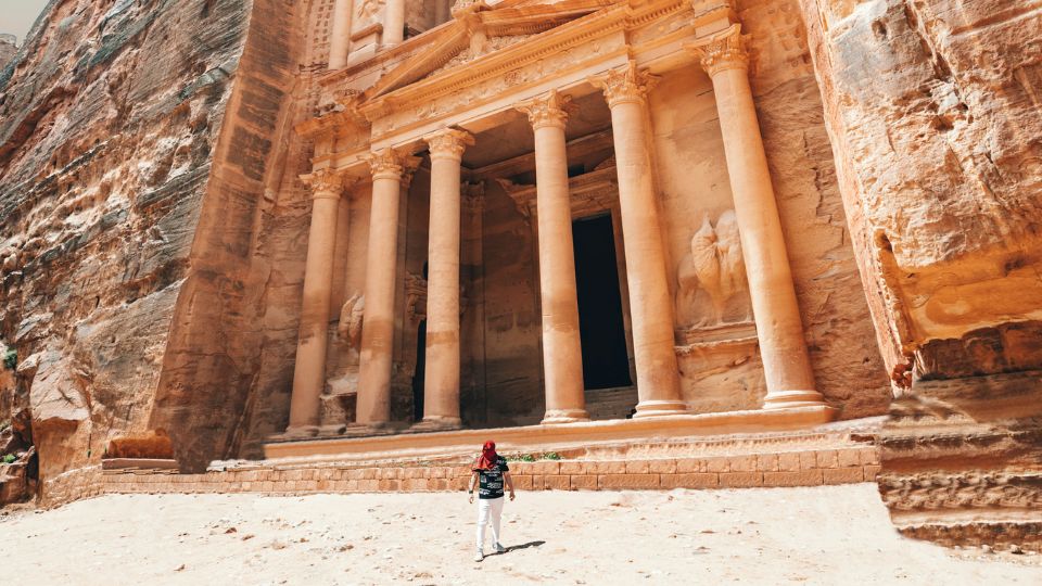  خدمات تصديق فردي سريع للسفارة الروسية في دبي – Green Apple - Green Apple Travel Blog Image