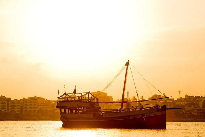 Day 3 - Here’s a romantic Valentine’s holiday trip guide to Mombasa, Kenya — perfect for couples looking for sun, sea, culture, and unforgettable experiences:
Smart Nomad Kenya Itinerary