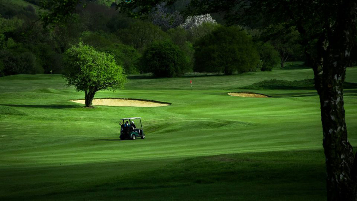 Play Golf on Addington Court Golf Club Championship Course, England ...