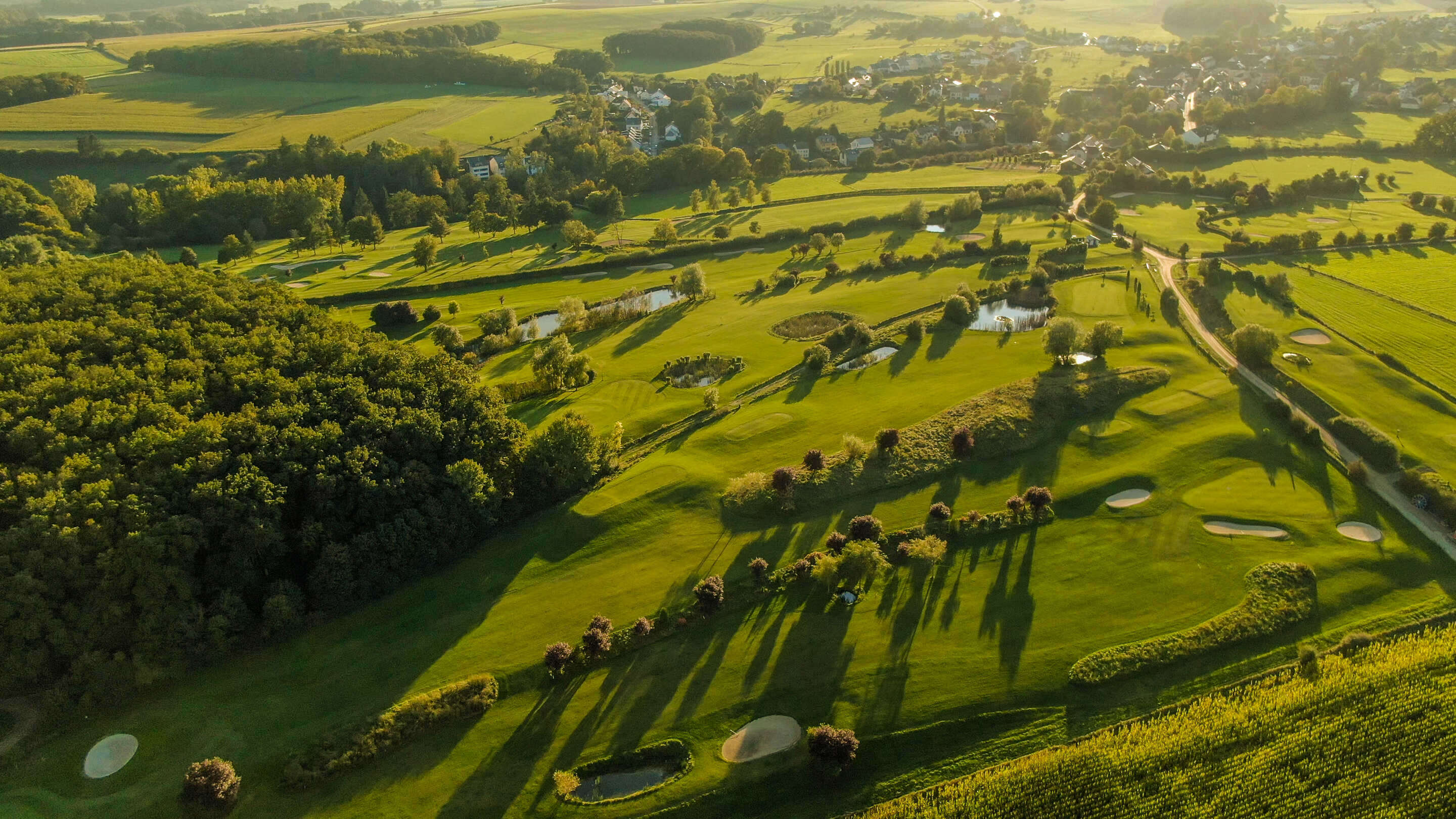 Spielen Sie Golf auf Golf and Country Club Christnach Luxembourg ...