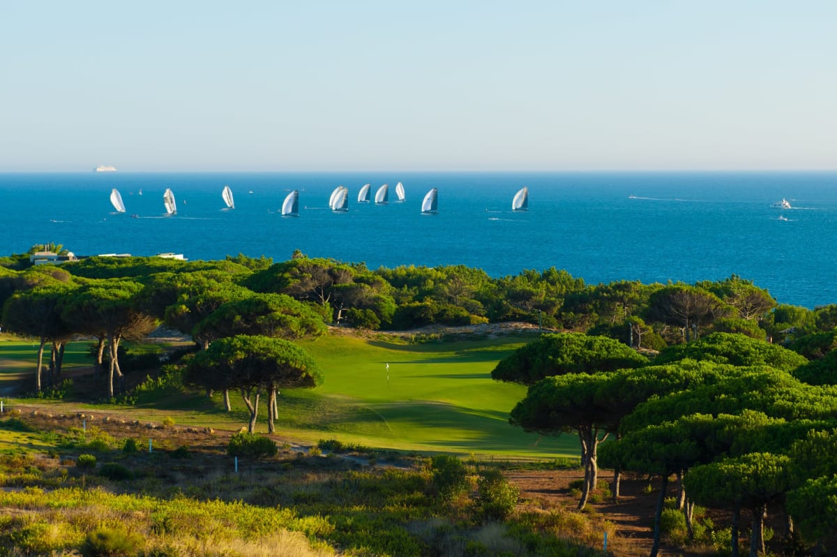 En fairway ved kysten på Oitavos Dunes i Portugal
