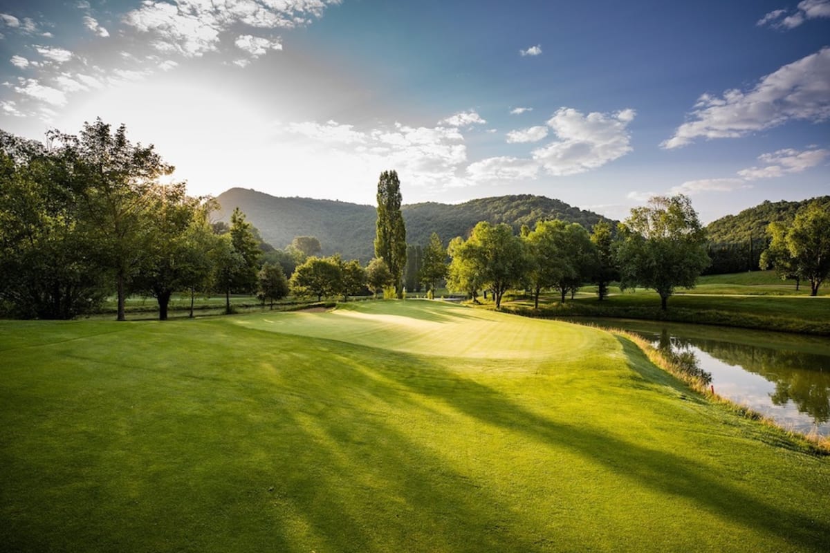 Antognolla Golf Club  cover image